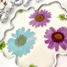Load image into Gallery viewer, Flower Coaster - Purple and Blue Daisies