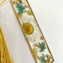 Load image into Gallery viewer, Bookmark - Real Pressed White Daisy and Gold Flakes