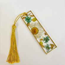 Load image into Gallery viewer, Bookmark - Real Pressed White Daisy and Gold Flakes