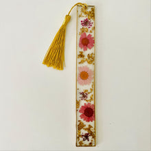 Load image into Gallery viewer, Bookmark - Real Pressed Pink Daisies
