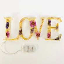 Load image into Gallery viewer, Light Up Word Sign &#39;LOVE&#39; - with Purple Daisies
