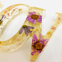 Load image into Gallery viewer, Light Up Word Sign &#39;LOVE&#39; - with Purple Daisies
